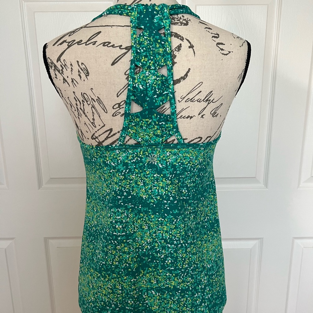 Athleta tank with built in bra